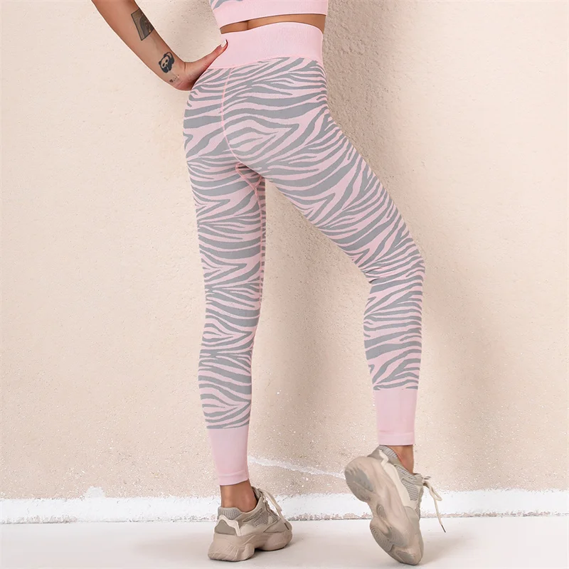 Fitness Women Gym Clothes New Striped Print Push Up Leggings Running Sports Seamless Leggings Yoga Pants Elastic Tights Trousers
Fitness Women Gym Clothes New Striped Print Push Up Leggings Running Sports Seamless Leggings Yoga Pants Elastic Tights Trousers