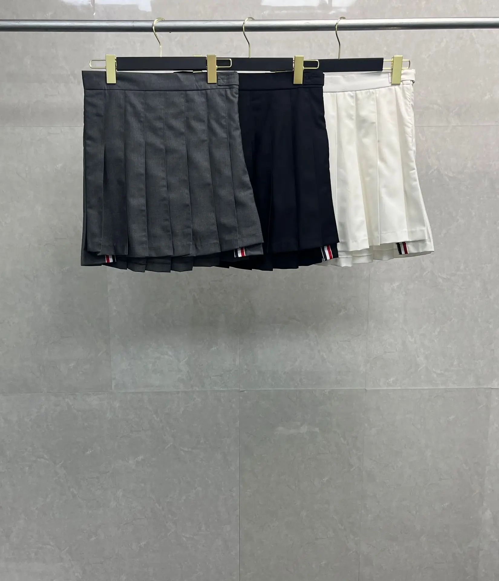 High-quality TB Pleated Skirt Women's Slim Waist High Waist A-line Skirt In Spring and Summer 2023
High-quality TB Pleated Skirt Women's Slim Waist High Waist A-line Skirt In Spring and Summer 2023
