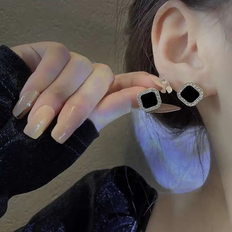 DREJEW Rhinestone Crystal Earrings for Women 2023 Fashion Square Stud Earrings Silver 925 Needle Earrings Official Ear Jewelry
DREJEW Rhinestone Crystal Earrings for Women 2023 Fashion Square Stud Earrings Silver 925 Needle Earrings Official Ear Jewelry