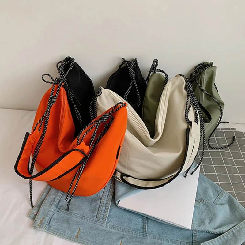 Винтажная однотонная вместительная сумка на плечо для женщин, мессенджеры, нейлоновая дамская сумочка через плечо, тканевый кошелек
Винтажная однотонная вместительная сумка на плечо для женщин, мессенджеры, нейлоновая дамская сумочка через плечо, тканевый кошелек