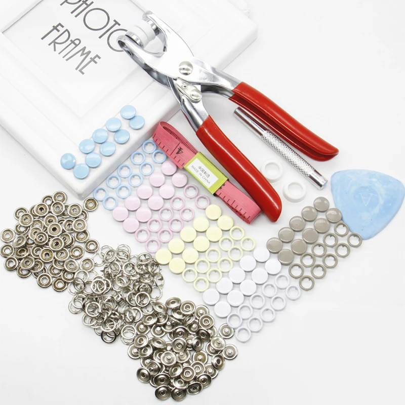 100 Sets 9.5mm Hollow 10mm Solid Five-claw Buckle + Hand Press Pliers Tools High Quality DIY Household Buttons for Baby Clothes 
100 Sets 9.5mm Hollow 10mm Solid Five-claw Buckle + Hand Press Pliers Tools High Quality DIY Household Buttons for Baby Clothes