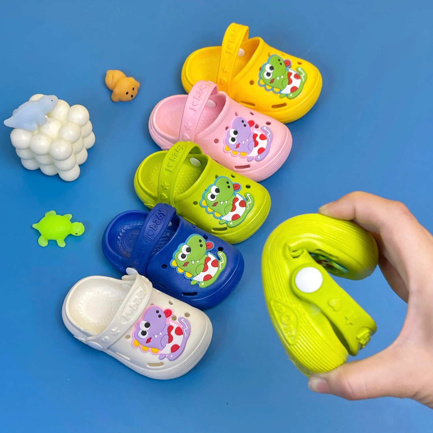 Child Baotou Bottom Hole Sandals Cartoon Lovely Animals Anti-slip Kids Shoes Baby Summer Children Hole Sandals Soft
Child Baotou Bottom Hole Sandals Cartoon Lovely Animals Anti-slip Kids Shoes Baby Summer Children Hole Sandals Soft