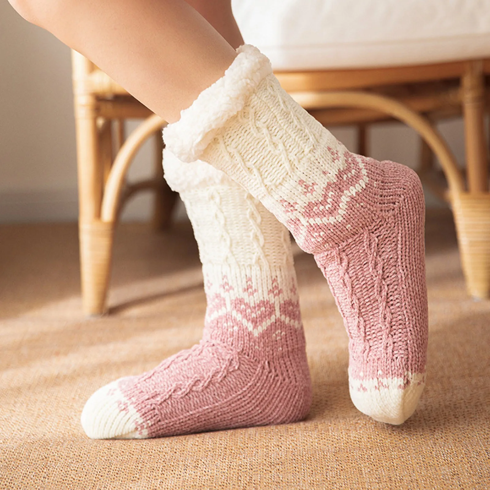 

Рождественские носки, женские нескользящие носки-тапочки, милые теплые мягкие уютные пушистые носки с мультяшным рисунком, домашние походные носки с флисовой подкладкой, чулочно-носочные изделия