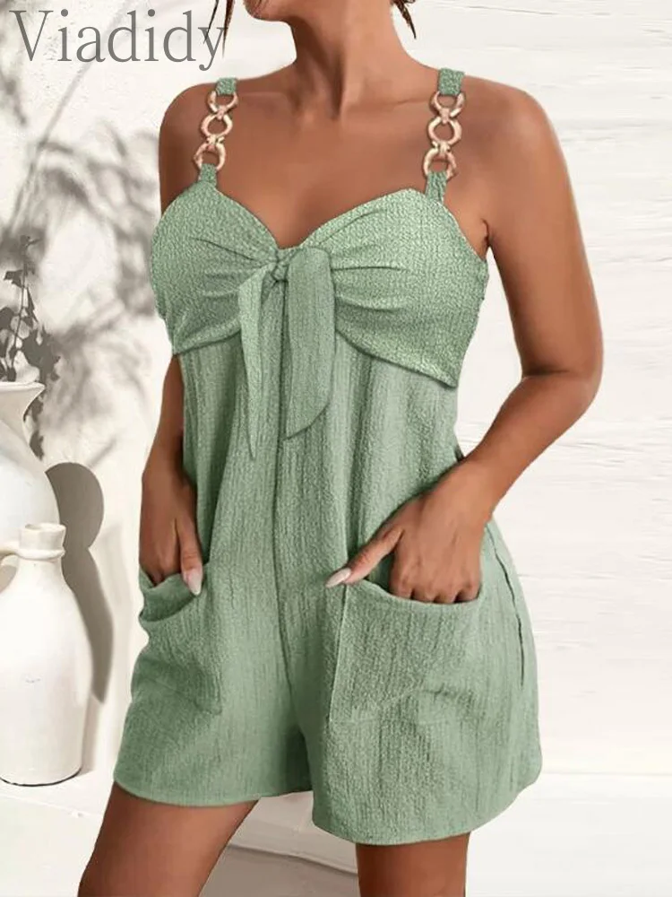 Женский пикантный однотонный комбинезон с цепочкой и карманами
Женский пикантный однотонный комбинезон с цепочкой и карманами