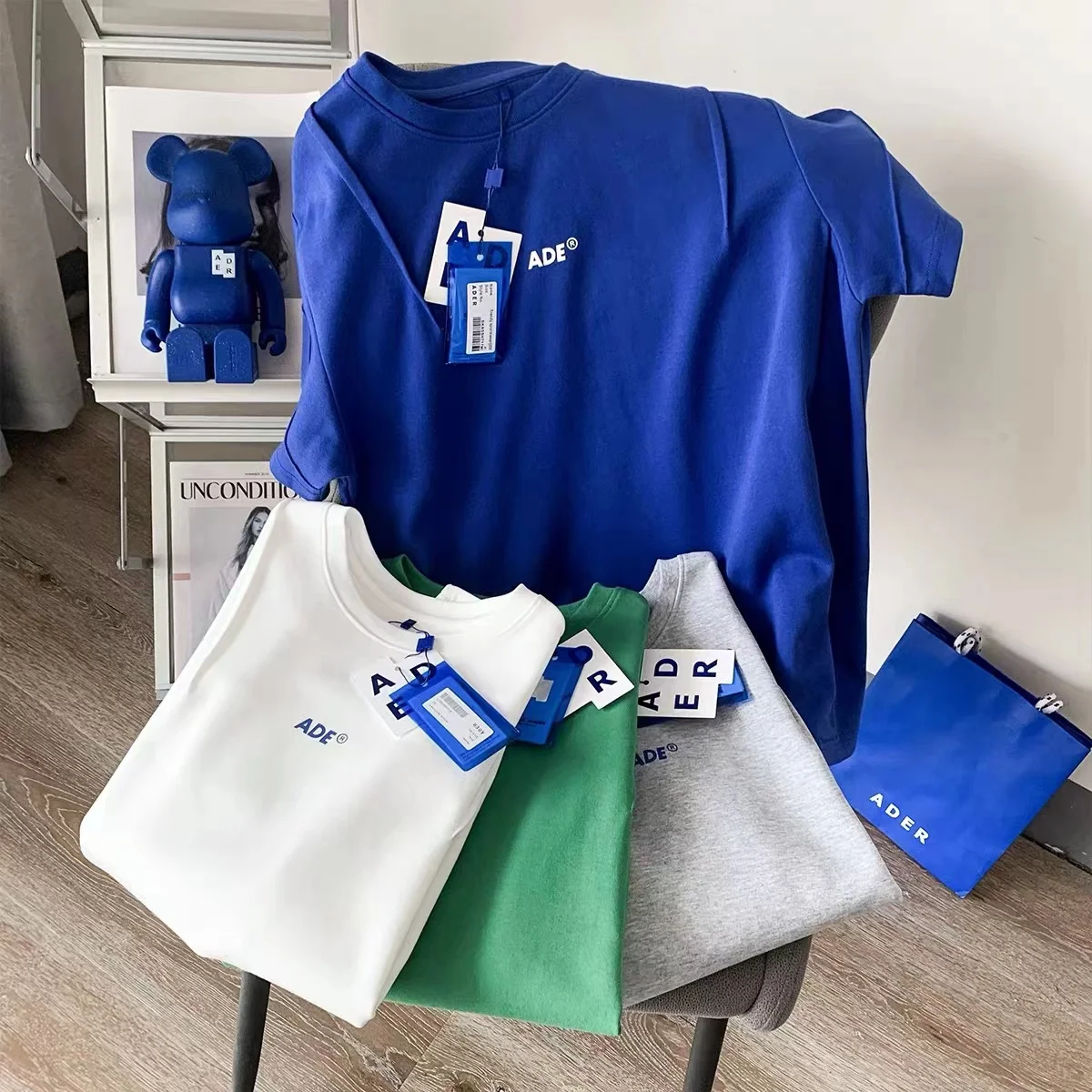 Синяя Однотонная футболка ADER ERROR Klein, простая Высококачественная Простая мужская и женская парная свободная футболка со складками
Синяя Однотонная футболка ADER ERROR Klein, простая Высококачественная Простая мужская и женская парная свободная футболка со складками