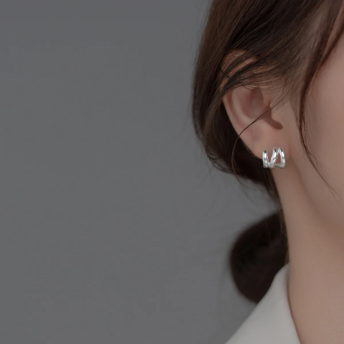 Женские гладкие трехслойные серьги из серебра 925 пробы 
Женские гладкие трехслойные серьги из серебра 925 пробы