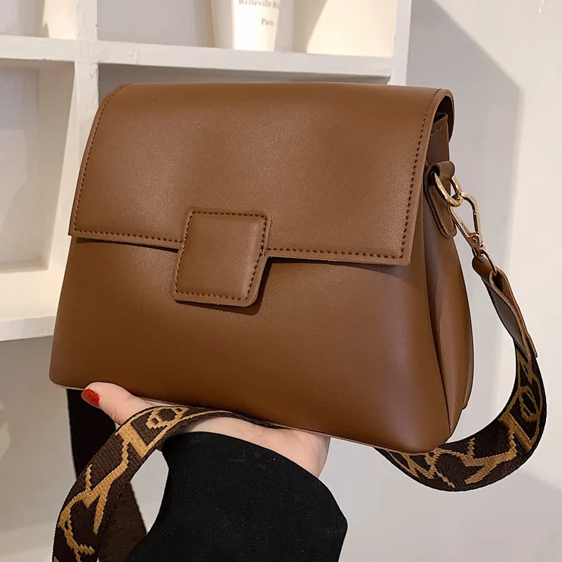 Small bag female 2021 new fashion net red minority broadband messenger bag versatile texture single shoulder bag small square
Small bag female 2021 new fashion net red minority broadband messenger bag versatile texture single shoulder bag small square