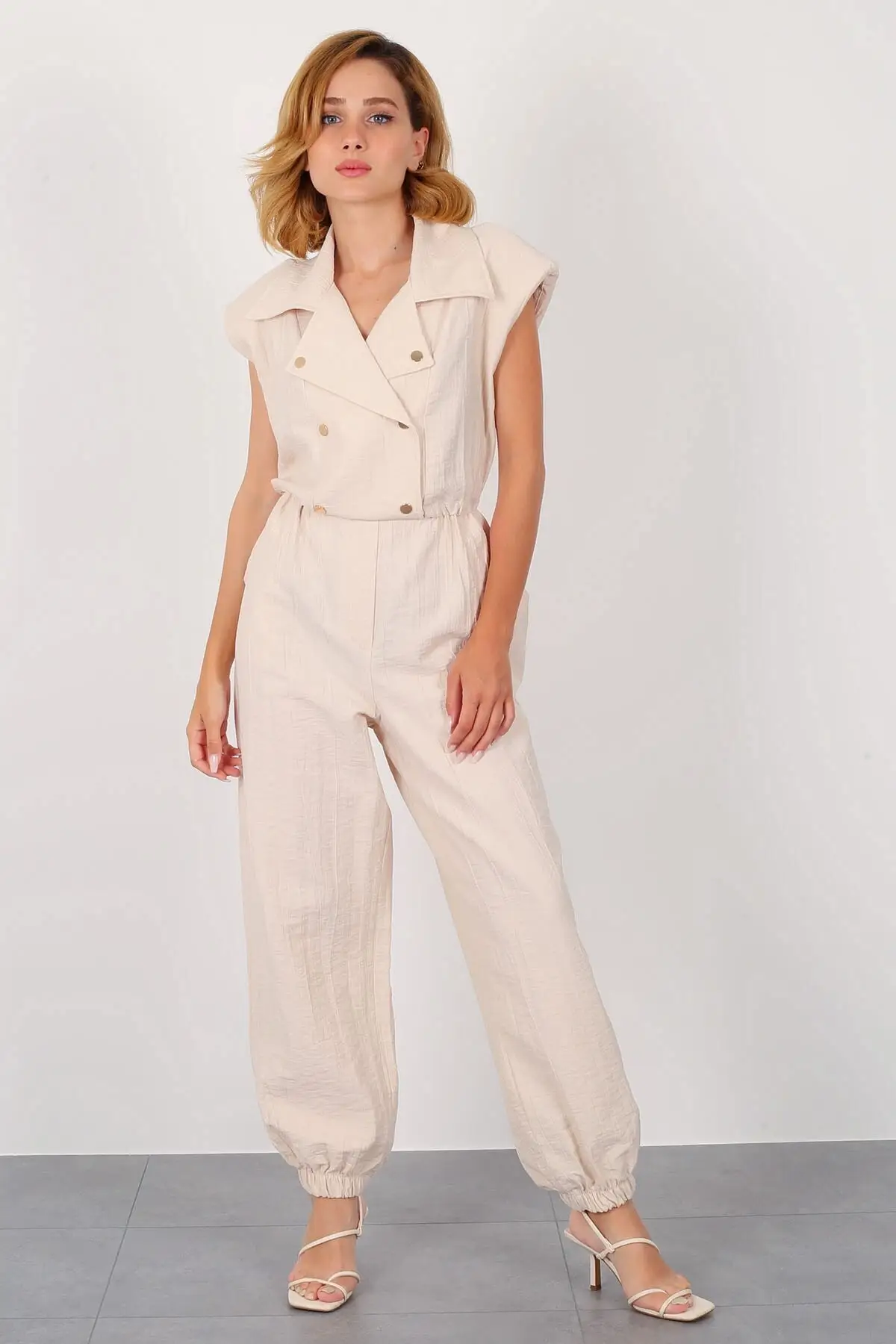 Women's Overalls Beige Waisted Crep Fabric Jumpsuit Hot Style Quality Fabric Sleeveless Baggy Trousers Casual Jumpsuit
Women's Overalls Beige Waisted Crep Fabric Jumpsuit Hot Style Quality Fabric Sleeveless Baggy Trousers Casual Jumpsuit