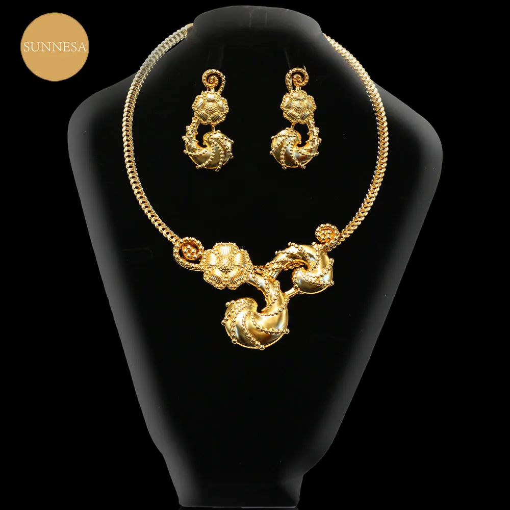 Комплект из колье и серёг, из 18-каратного золота
Комплект из колье и серёг, из 18-каратного золота