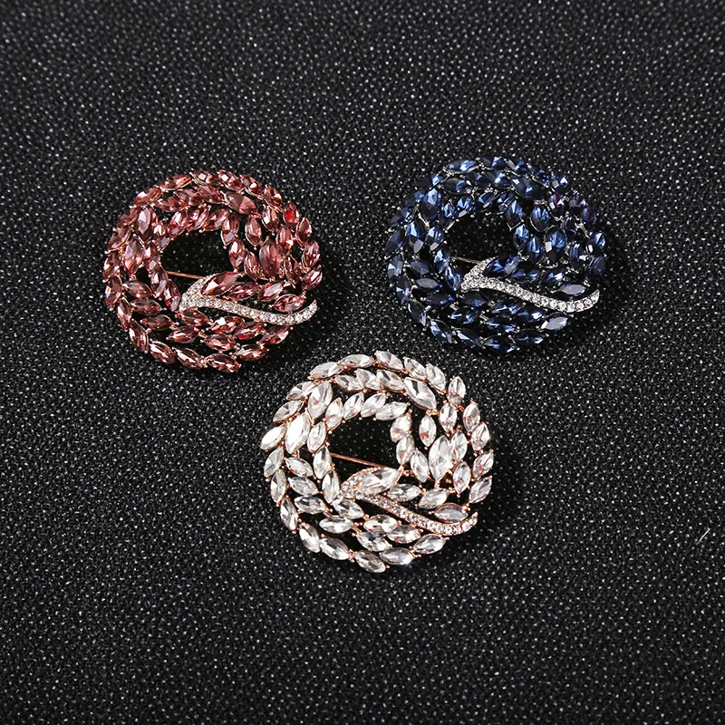 Women Full Rhinestone Round Brooch Jewelry Shiny Exquisite Luxury Metal Badges Corsage Elegant Clothing Coat Accessories Pins
Women Full Rhinestone Round Brooch Jewelry Shiny Exquisite Luxury Metal Badges Corsage Elegant Clothing Coat Accessories Pins