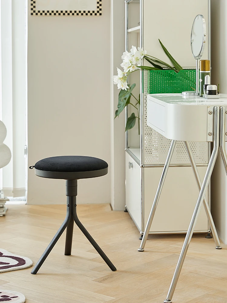 Household bedroom velvet stools, makeup stools, light luxury metal dressing stools, minimalist internet celebrity beauty salon
Household bedroom velvet stools, makeup stools, light luxury metal dressing stools, minimalist internet celebrity beauty salon
