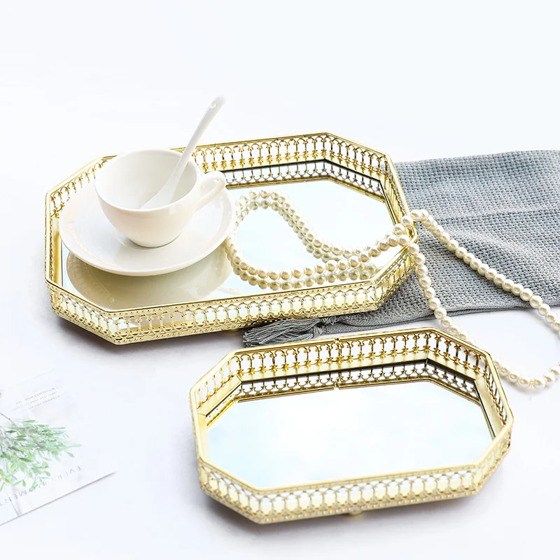 Decor Golden Storage Tray for Jewelry Cosmetic Aromatherapy Nordic Bedroom Living Room Desktop Perfume Ornament Organizer Plate
Decor Golden Storage Tray for Jewelry Cosmetic Aromatherapy Nordic Bedroom Living Room Desktop Perfume Ornament Organizer Plate