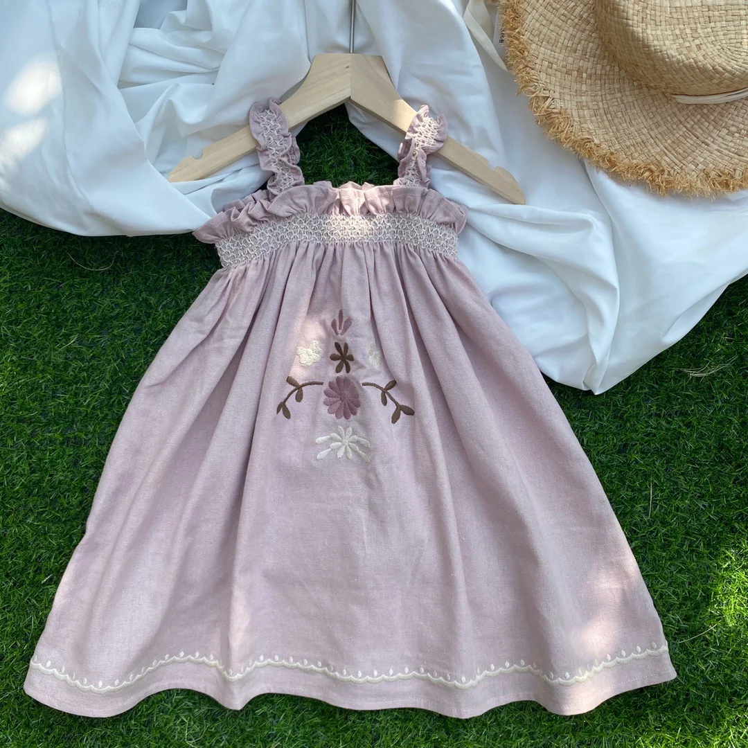 Kids Dress summer 2022 pastoral style Lotus root Pink high quality floral embroidered slip dress
Kids Dress summer 2022 pastoral style Lotus root Pink high quality floral embroidered slip dress