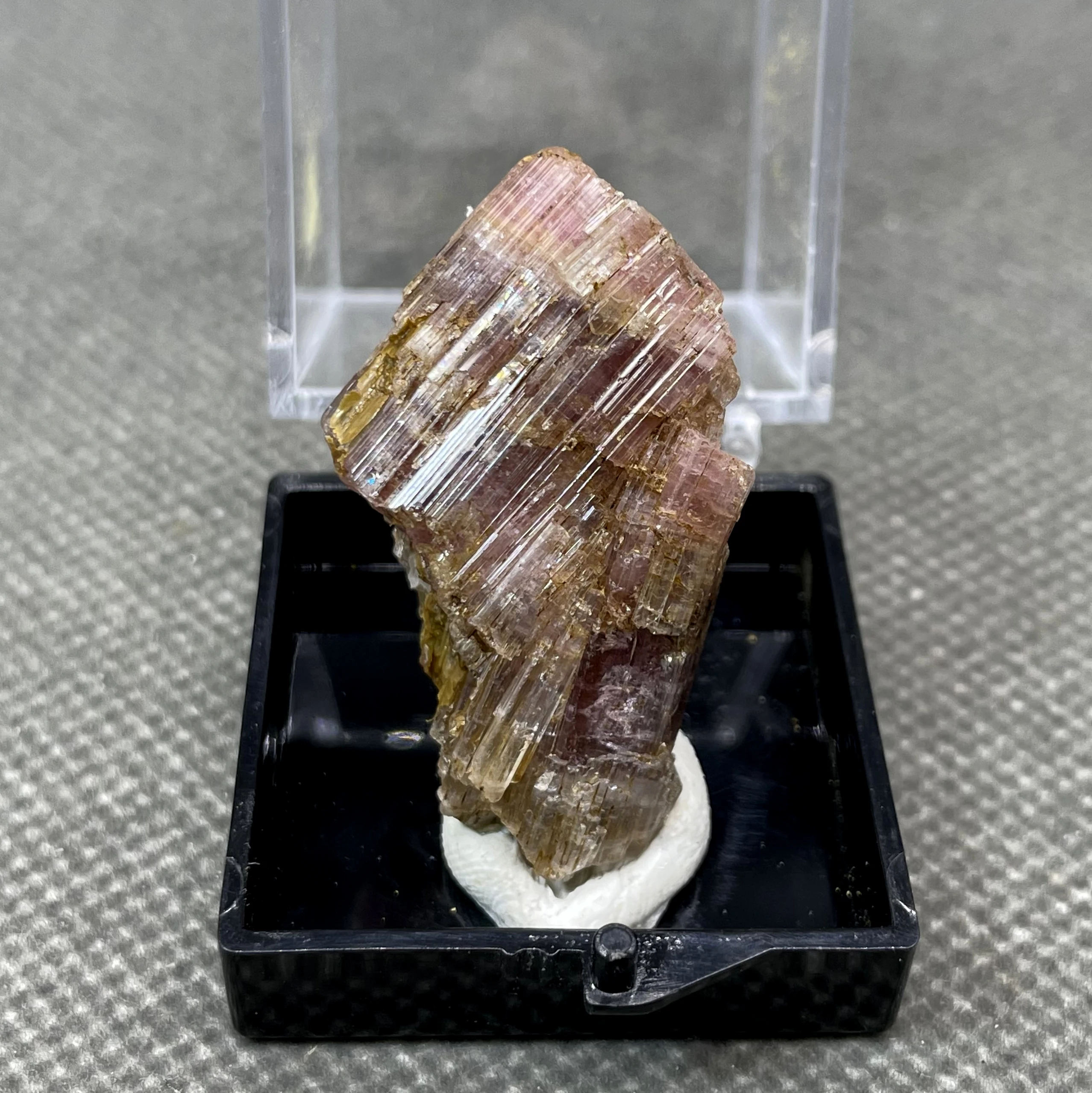RARE! 100% Natural Viet Nam pink tourmaline mineral crystal specimens stones and crystals quartz crystals + box size 2.6 cm
RARE! 100% Natural Viet Nam pink tourmaline mineral crystal specimens stones and crystals quartz crystals + box size 2.6 cm