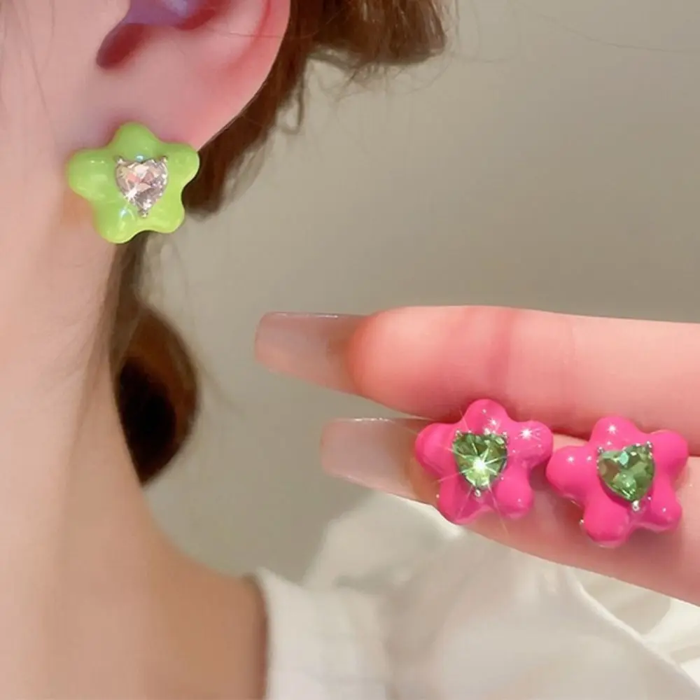 Sweet Rhinestone Heart Earrings Enamel Oil Small Flower Stud Earrings for Women Party Jewelry Gifts
Sweet Rhinestone Heart Earrings Enamel Oil Small Flower Stud Earrings for Women Party Jewelry Gifts