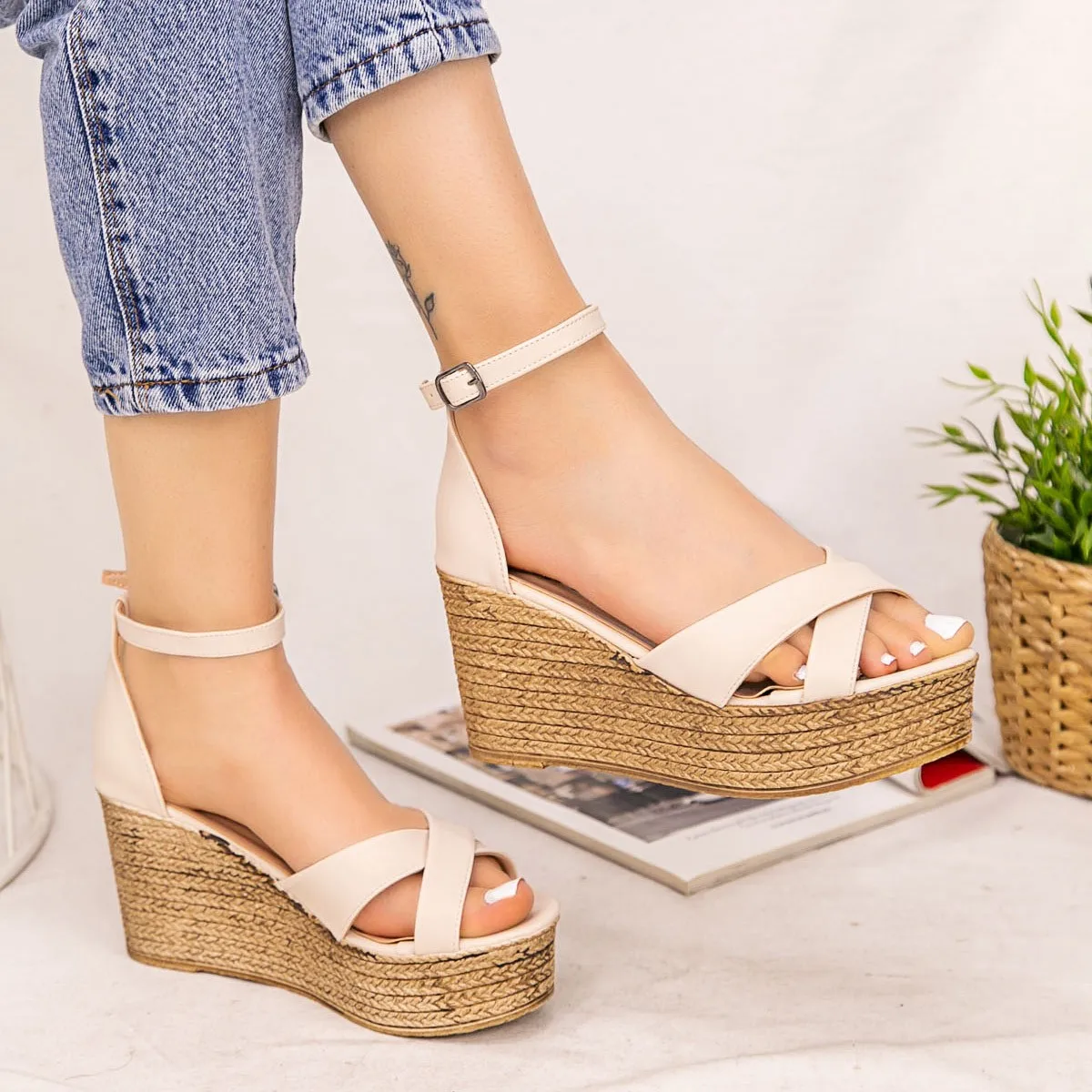 BveA Store Fashion Spring Summer For Female Casual Sexy Convenient Slippers Heels Kaly Cream Skin Wedges Sandals
BveA Store Fashion Spring Summer For Female Casual Sexy Convenient Slippers Heels Kaly Cream Skin Wedges Sandals
