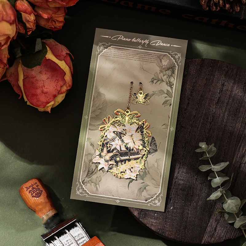 Металлическая закладка с бабочкой
Металлическая закладка с бабочкой