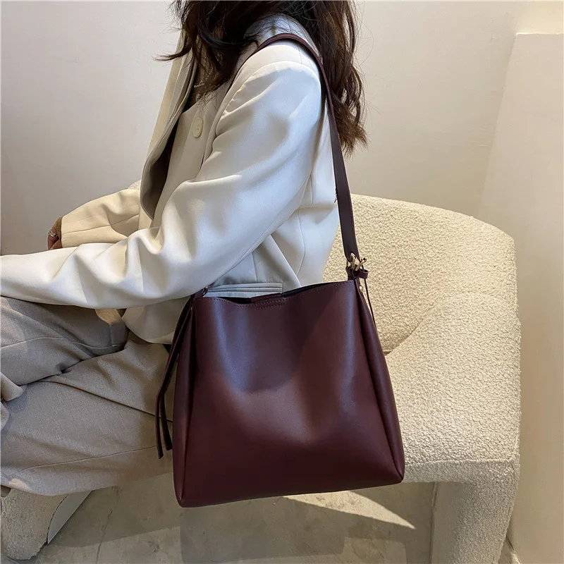 Women Handbag 2 Piece/set Large Capacity Shoulder Bags PU Bags Ladies Wild Bags Handbags for Women 2022 Designer Luxury
Women Handbag 2 Piece/set Large Capacity Shoulder Bags PU Bags Ladies Wild Bags Handbags for Women 2022 Designer Luxury