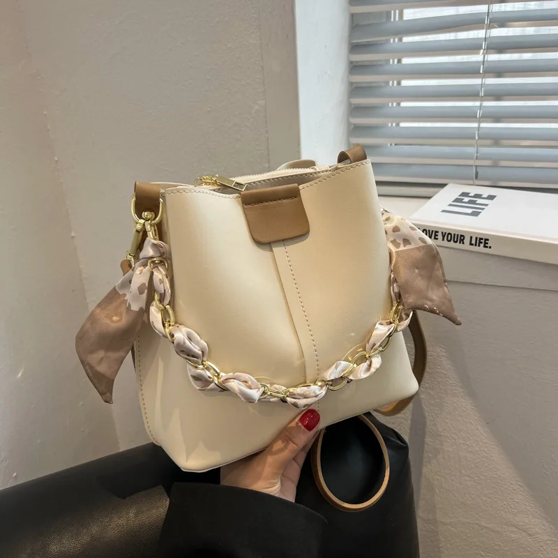High Quality Women Chain Pu Leather Handbags Bucket Bags Fashion Designer Ladies Crossbody Bags for Women Casual Messenger Bag
High Quality Women Chain Pu Leather Handbags Bucket Bags Fashion Designer Ladies Crossbody Bags for Women Casual Messenger Bag