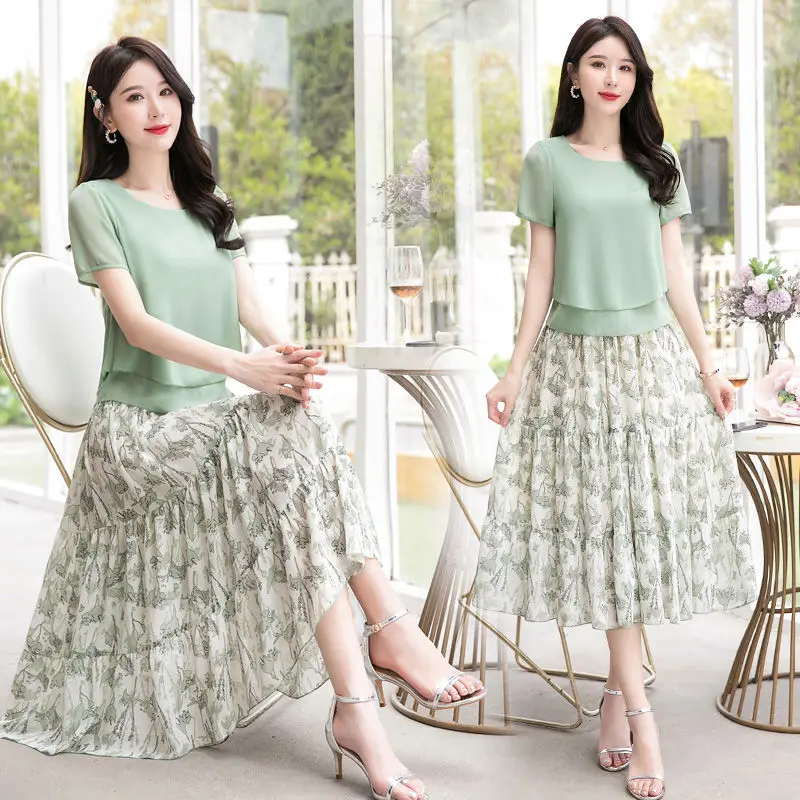 Fashion Dress Suit Female 2022 Summer Korean High Waist Floral Print Pleated Dresses Chiffon Two-piece Suit X24
Fashion Dress Suit Female 2022 Summer Korean High Waist Floral Print Pleated Dresses Chiffon Two-piece Suit X24