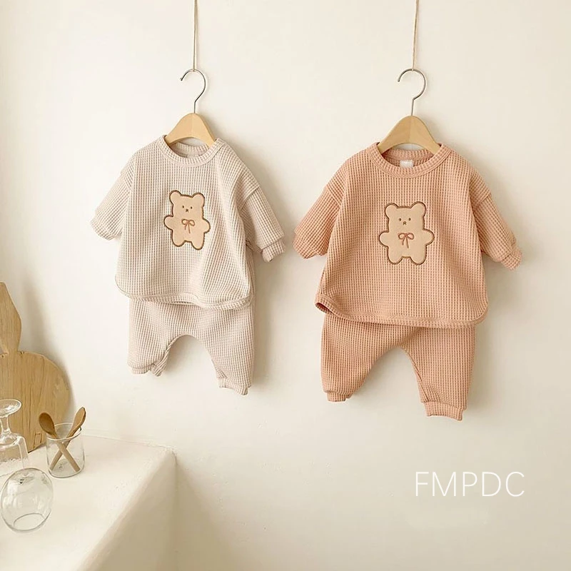 2022 New Children Casual Clothes Set Boys Girls Bear Sweatshirt + Pants 2pcs Suit Solid Color Cotton Kids Baby Outfits
2022 New Children Casual Clothes Set Boys Girls Bear Sweatshirt + Pants 2pcs Suit Solid Color Cotton Kids Baby Outfits