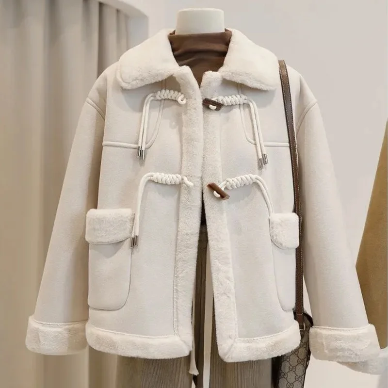 

Зимнее женское меховое флисовое пальто, куртка, новинка 2023, утолщенная женская верхняя одежда из овечьей шерсти с большими карманами и пуговицами из рога