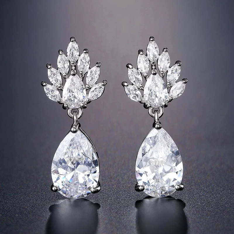 New Fashion Simple White Color Water Drops Zircon Dangle Earrings for Womens Wedding Jewelry Party Accessories Gifts
New Fashion Simple White Color Water Drops Zircon Dangle Earrings for Womens Wedding Jewelry Party Accessories Gifts
