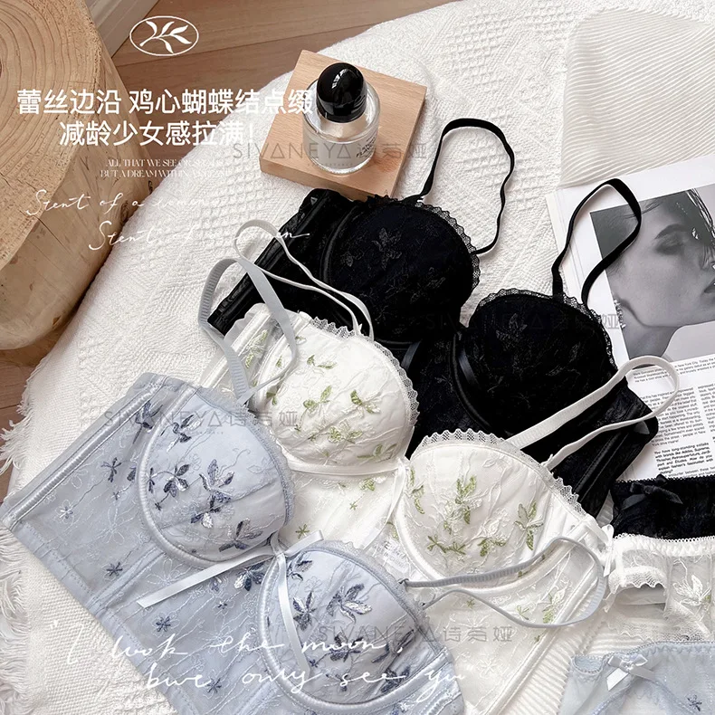 Новинка, японский и корейский комплект нижнего белья из мягкого кружевного бюстгальтера и легкого нижнего белья с вышивкой и стальными кольцами для девушек
Новинка, японский и корейский комплект нижнего белья из мягкого кружевного бюстгальтера и легкого нижнего белья с вышивкой и стальными кольцами для девушек