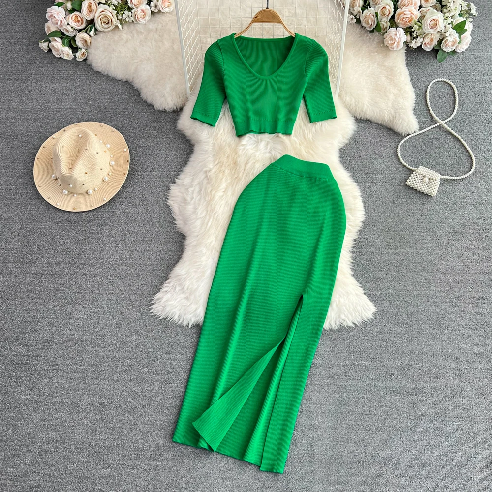 Модный женский летний костюм, винтажная темпераментная трикотажная футболка с коротким рукавом и юбка с высокой талией, однотонный комплект из 2 предметов
Модный женский летний костюм, винтажная темпераментная трикотажная футболка с коротким рукавом и юбка с высокой талией, однотонный комплект из 2 предметов