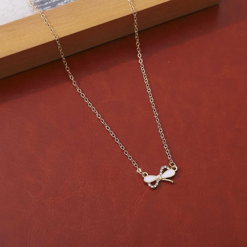 Design Bow Tie Pendant Necklace For Women Necklace Inlay Zircon Individuality Choker Jewelry Gift News Arrival
Design Bow Tie Pendant Necklace For Women Necklace Inlay Zircon Individuality Choker Jewelry Gift News Arrival