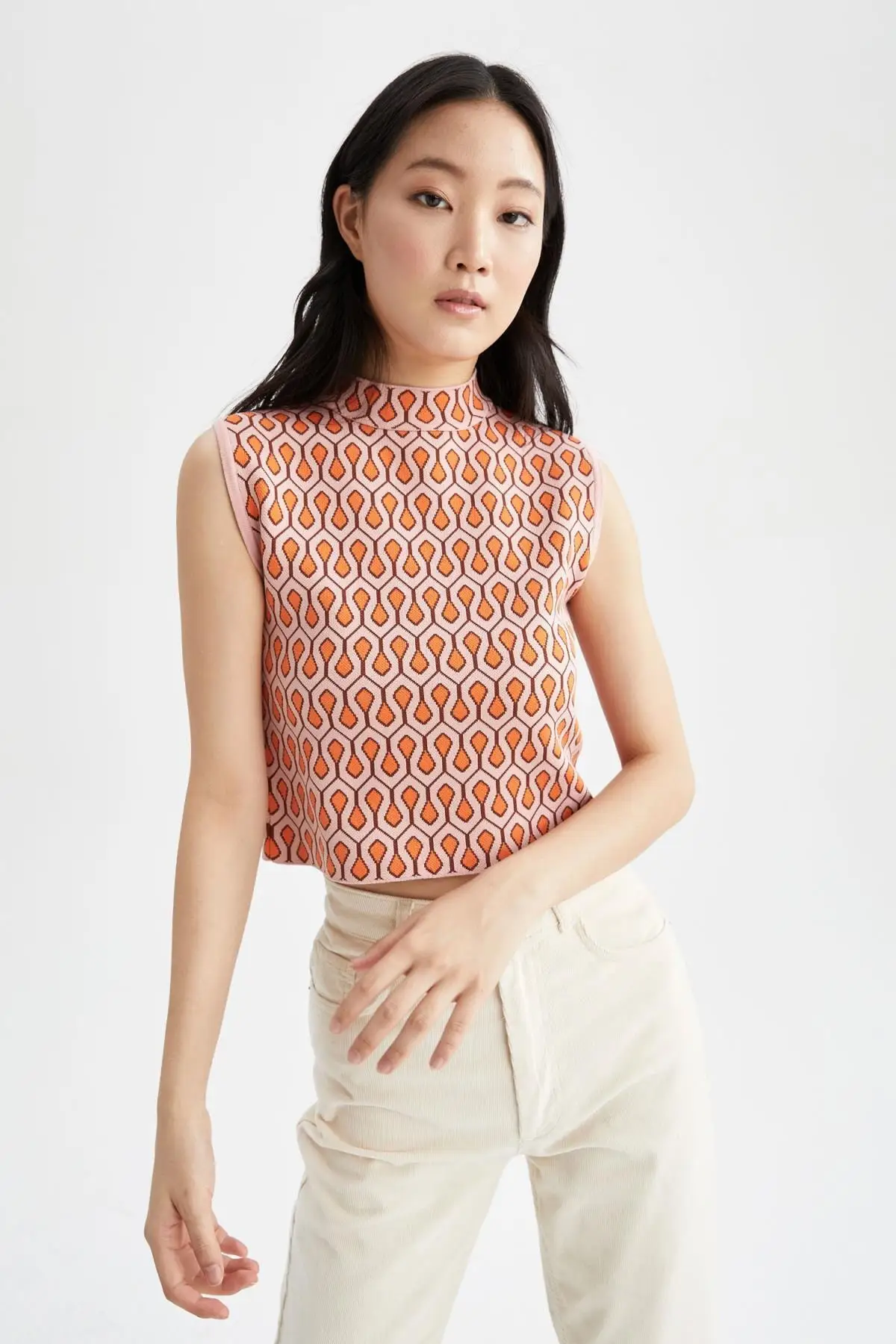 Women's Summer Crop Top Blouse Regular Fit Turtleneck Sleeveless Crop t-shirt T-Shirt hot girl top boots toming shirt
Women's Summer Crop Top Blouse Regular Fit Turtleneck Sleeveless Crop t-shirt T-Shirt hot girl top boots toming shirt