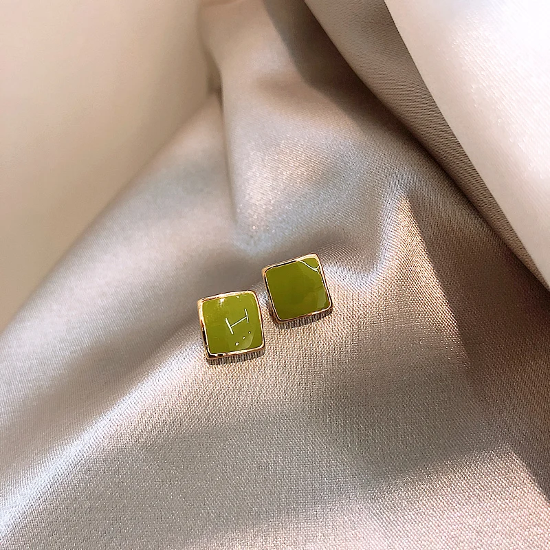 2022 Simple Small Fresh Green Square Stud Earrings For Woman Korean Girls' Fashion Jewelry Students' Daily Unusual Accessories 
2022 Simple Small Fresh Green Square Stud Earrings For Woman Korean Girls' Fashion Jewelry Students' Daily Unusual Accessories