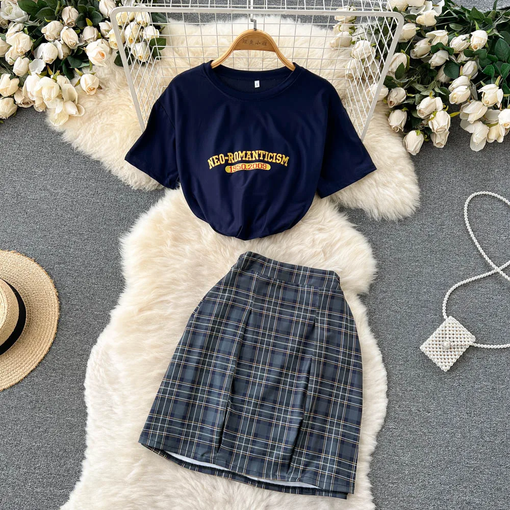 2022 Summer New Fashion Suit Letter Printed Short Sleeve T-shirt + Plaid Hip Skirt Two-piece Set T-shirt
2022 Summer New Fashion Suit Letter Printed Short Sleeve T-shirt + Plaid Hip Skirt Two-piece Set T-shirt