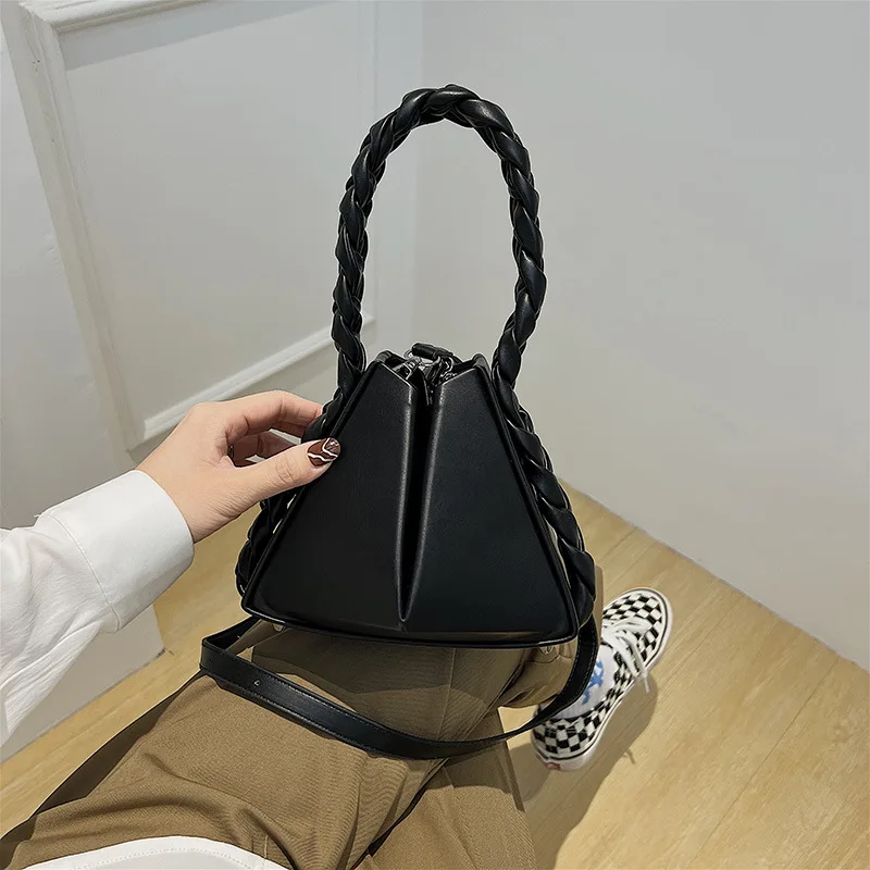 2022 New Women's Fashion Popular Petal Woven Portable Bucket Bag Famous Designer Trend Texture Personalized Messenger Bags
2022 New Women's Fashion Popular Petal Woven Portable Bucket Bag Famous Designer Trend Texture Personalized Messenger Bags