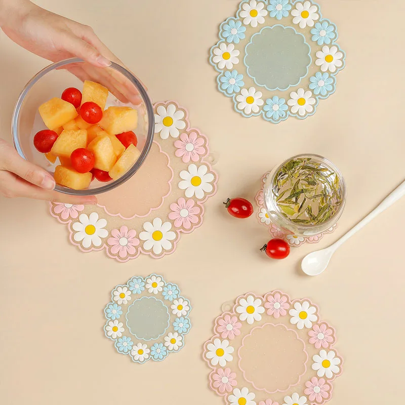 1Pcs 2Colors Small Fresh Daisy Silicone Insulation Pad Pvc Table Mat High Temperature Resistant Scalding Pot Mat Flower Coasters
1Pcs 2Colors Small Fresh Daisy Silicone Insulation Pad Pvc Table Mat High Temperature Resistant Scalding Pot Mat Flower Coasters