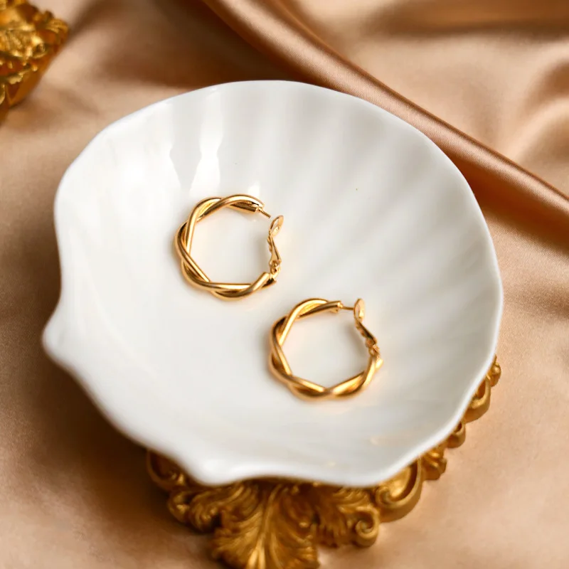 Ceramic Shell Storage Trays White Creative Dessert Breakfast Dishes Snack Fruit Plate Jewelry Organizer Containers Desktop Decor
Ceramic Shell Storage Trays White Creative Dessert Breakfast Dishes Snack Fruit Plate Jewelry Organizer Containers Desktop Decor