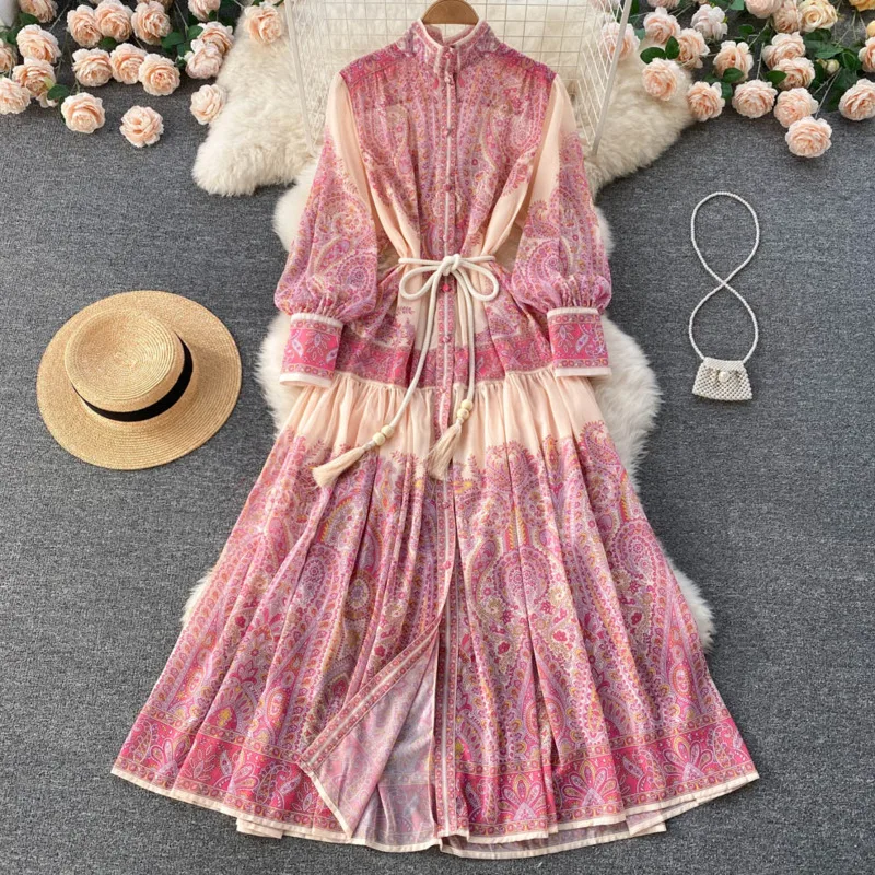 2022 early spring new design sense niche stand collar lantern sleeve printed dress loose and thin elegant long skirt
2022 early spring new design sense niche stand collar lantern sleeve printed dress loose and thin elegant long skirt