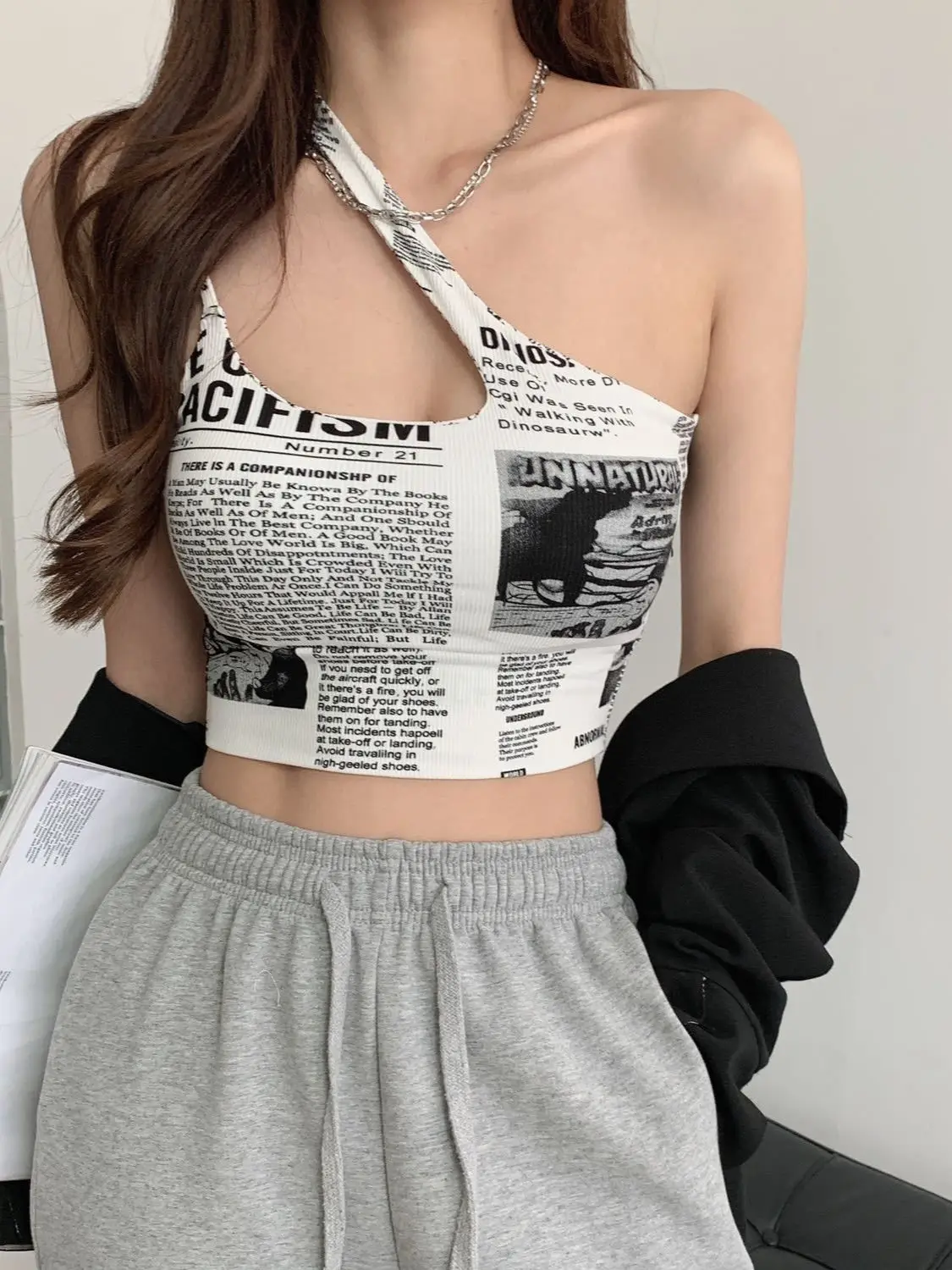 Women Fashion Sexy Cropped Knitted Short Tops Vintage Backless Shoulder Strap Female Shirts Cross Necked Vest
Women Fashion Sexy Cropped Knitted Short Tops Vintage Backless Shoulder Strap Female Shirts Cross Necked Vest