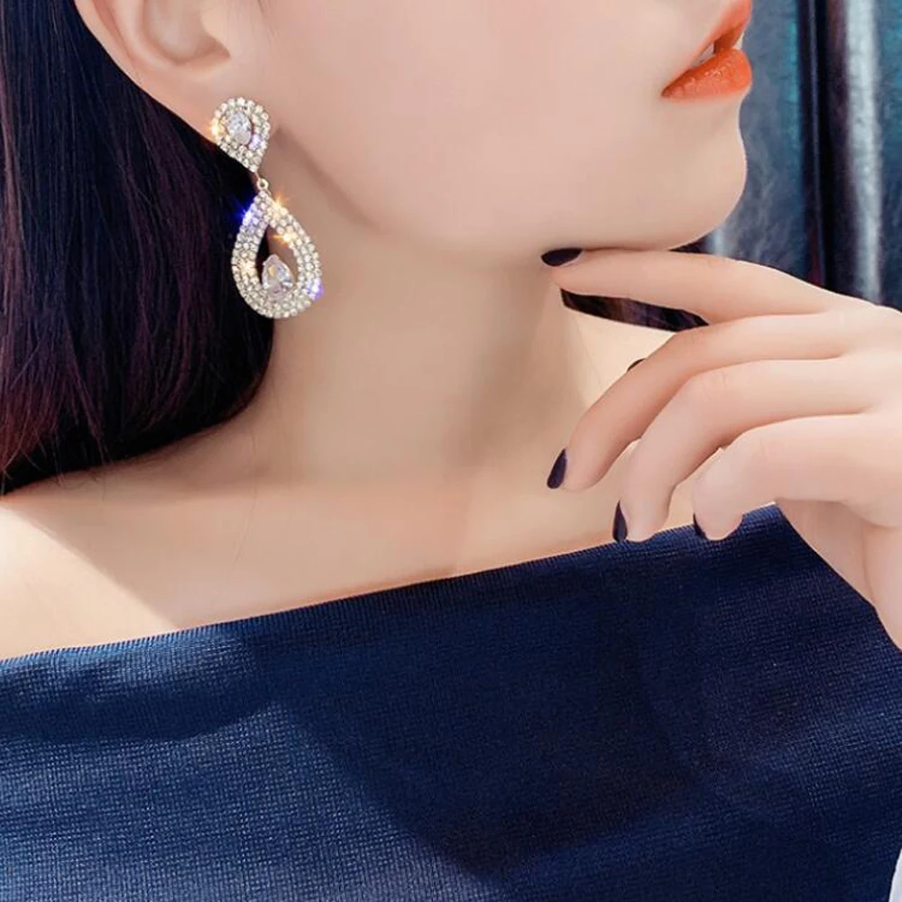 Rhinestone Water Drop Earrings Shiny Hollow Zircon Dangler for Women Girls Gorgeous Earrings Ear Studs Fashion Jewelry
Rhinestone Water Drop Earrings Shiny Hollow Zircon Dangler for Women Girls Gorgeous Earrings Ear Studs Fashion Jewelry