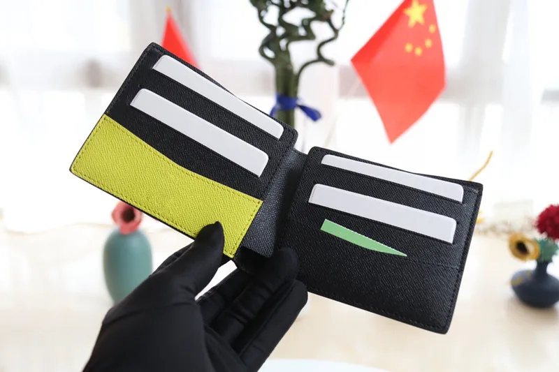Newly designed high-grade canvas black and white plaid grain short wallet fashion pattern
Newly designed high-grade canvas black and white plaid grain short wallet fashion pattern