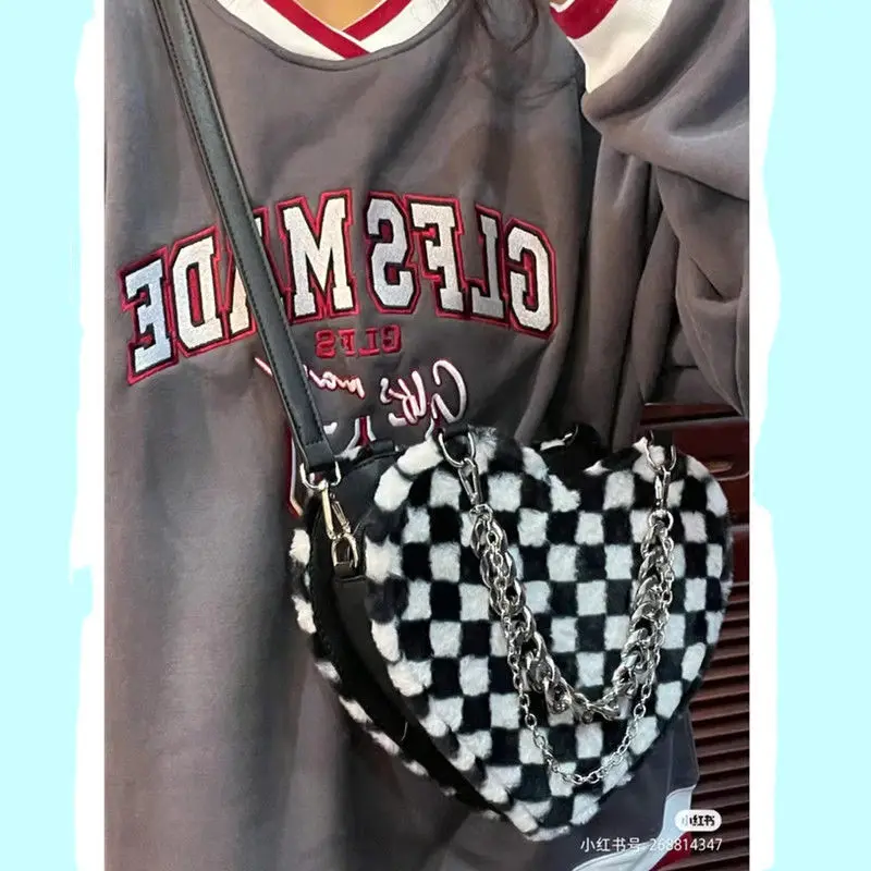 Love Wool Bag Autumn and Winter New Leopard Print Plush Bag Sngle Shoulder Armpit Bag Lovely Girl Love Chain Messenger BagFluffy
Love Wool Bag Autumn and Winter New Leopard Print Plush Bag Sngle Shoulder Armpit Bag Lovely Girl Love Chain Messenger BagFluffy