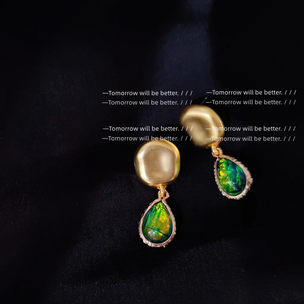 Elegant Colorful Green Rhinestones Water Drop Vintage Earrings For Woman Gift Trends 2023 New in Earring Bijouterie Festival
Elegant Colorful Green Rhinestones Water Drop Vintage Earrings For Woman Gift Trends 2023 New in Earring Bijouterie Festival
