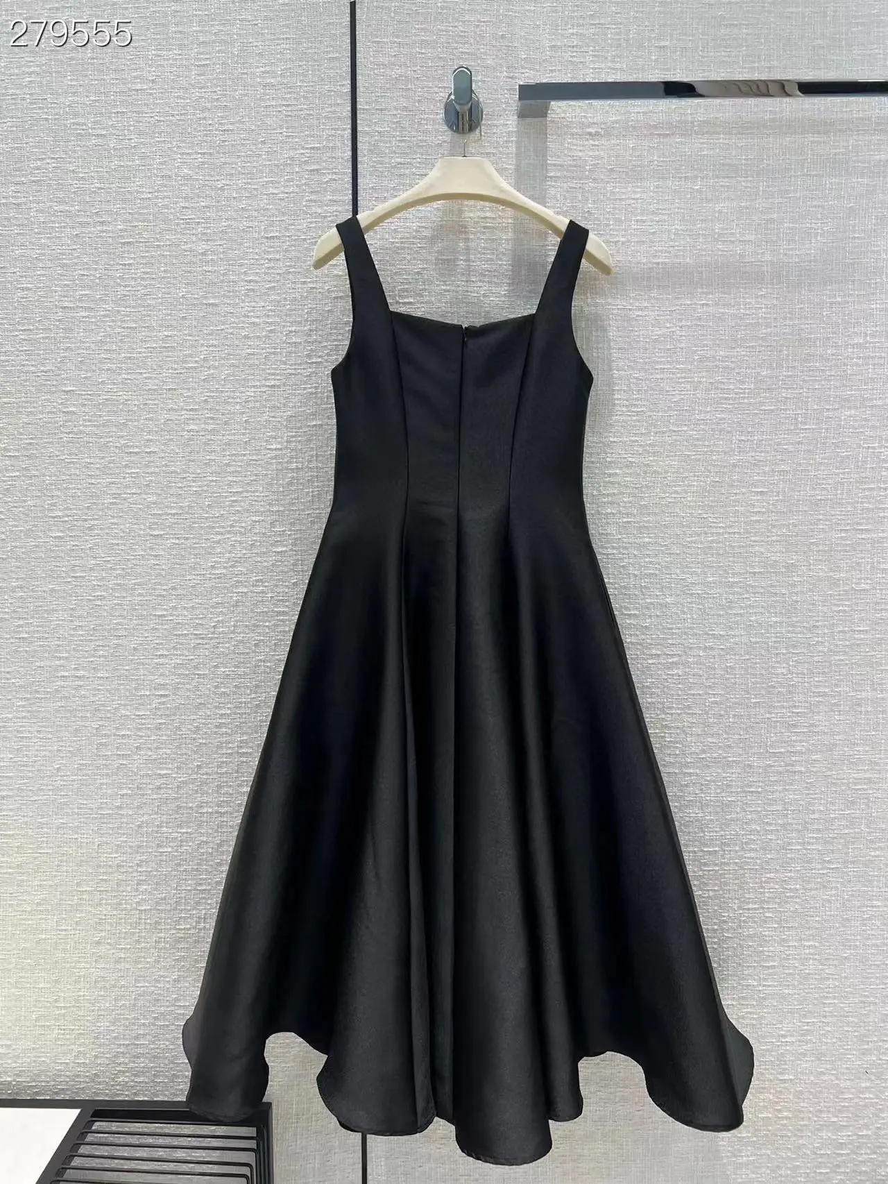 HIGH QUALITY Newest 2022 Holiday Fashion Runway Sexy Women's Spaghetti Strap Solid Black Midi Vintage Dress
HIGH QUALITY Newest 2022 Holiday Fashion Runway Sexy Women's Spaghetti Strap Solid Black Midi Vintage Dress