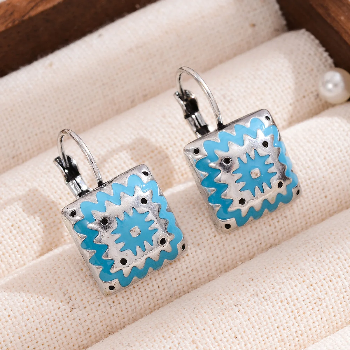 Square Shape Drop Earrings Women 2023 Trending Alloy Retro Geometric Fashion Personality Drop Earrings Crystal Earrings Gifts
Square Shape Drop Earrings Women 2023 Trending Alloy Retro Geometric Fashion Personality Drop Earrings Crystal Earrings Gifts