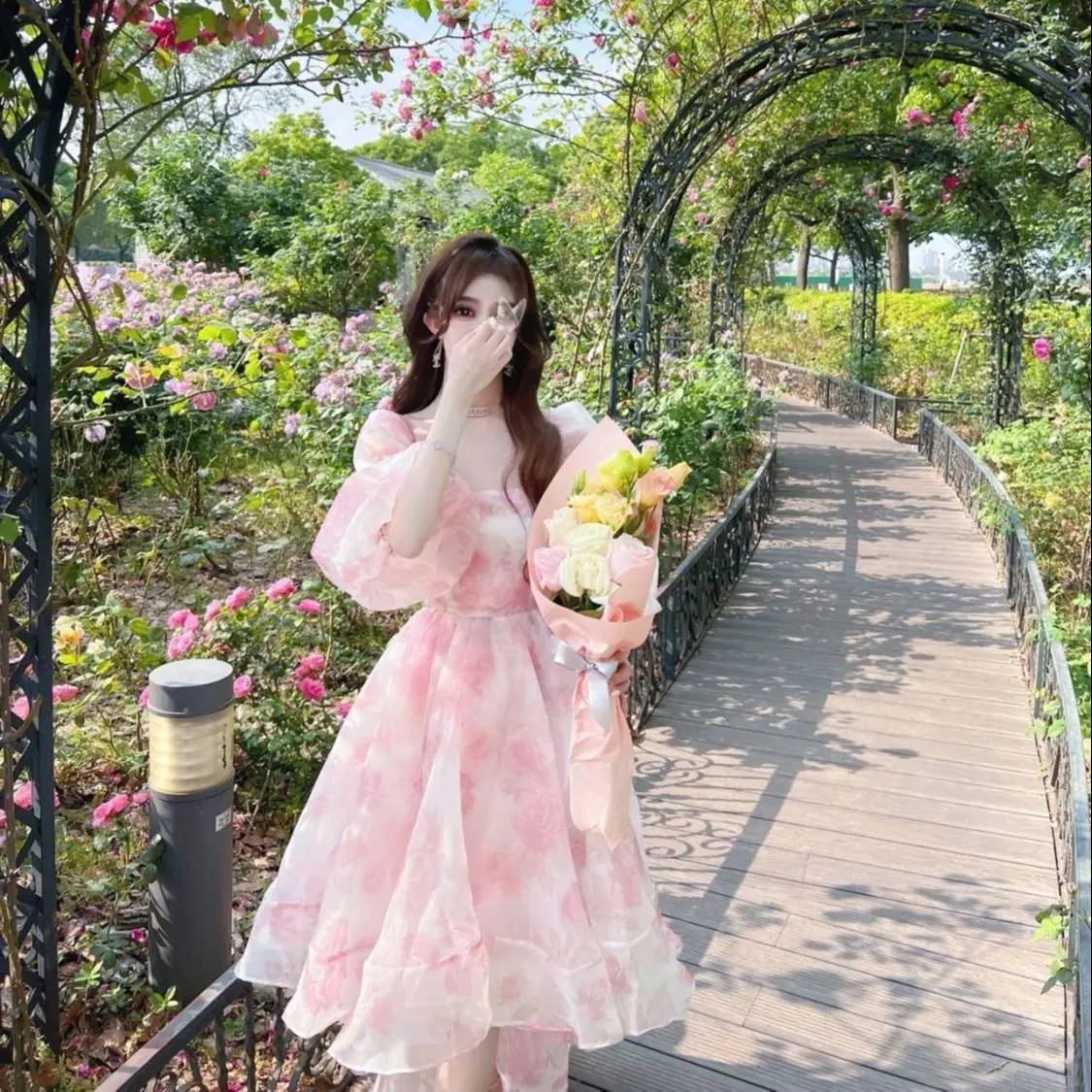 French Haute Couture Niche Design Tea Break Light Luxury Dress for Women Summer Floral Bubble Sleeves Square Neck Fairy
French Haute Couture Niche Design Tea Break Light Luxury Dress for Women Summer Floral Bubble Sleeves Square Neck Fairy