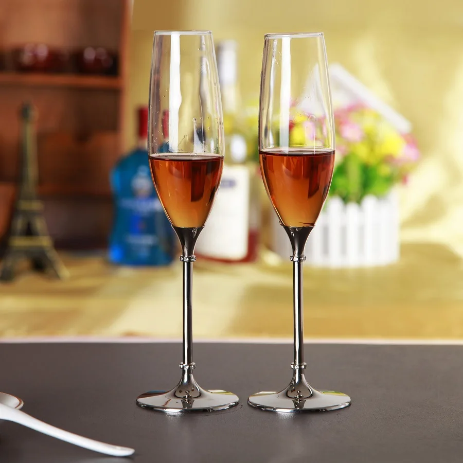 A Pair Golden Crystal Glass High Foot Metal Base Champagne Cup Wedding Gift Set Wine Glass Cup Drinkware Party Drinking Utensils
A Pair Golden Crystal Glass High Foot Metal Base Champagne Cup Wedding Gift Set Wine Glass Cup Drinkware Party Drinking Utensils