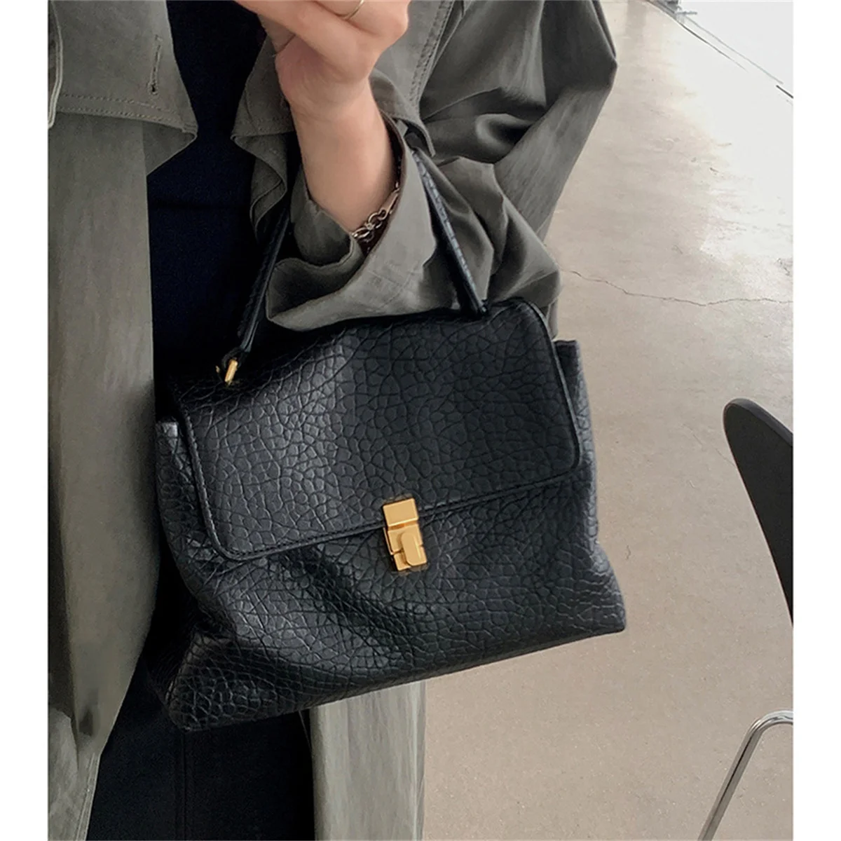 2023 New Cowhide Tote Bag Women Large Capacity Ladies Subaxillary Bag Fashion Solid Color Package Shoulder Crossbody Bag Sac
2023 New Cowhide Tote Bag Women Large Capacity Ladies Subaxillary Bag Fashion Solid Color Package Shoulder Crossbody Bag Sac