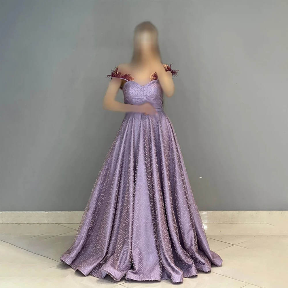 Pastrol Evening Dresses For Women Off The Shoulder V-Neck Prom Gowns With Feather A-Line Sweep Train فساتين مناسبة حسب الطلب
Pastrol Evening Dresses For Women Off The Shoulder V-Neck Prom Gowns With Feather A-Line Sweep Train فساتين مناسبة حسب الطلب