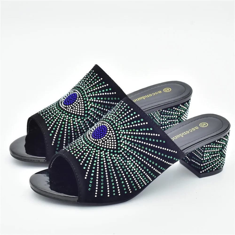 Женские туфли-лодочки с круглым носком, на высоком каблуке
Женские туфли-лодочки с круглым носком, на высоком каблуке