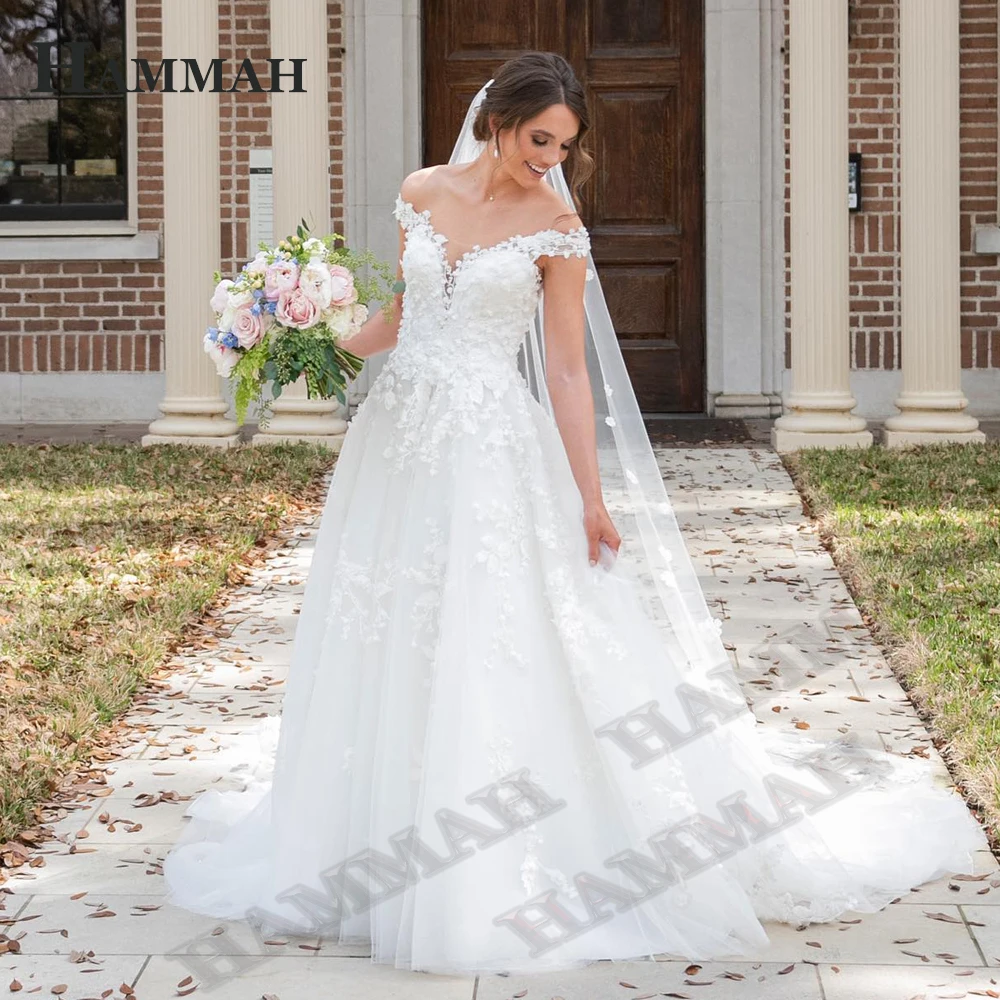 HAMMAH Scalloped A Line Wedding Dresses For Bride Illusion Button Applqiues Elegant Court Train Robe De Soirée De Mariage
HAMMAH Scalloped A Line Wedding Dresses For Bride Illusion Button Applqiues Elegant Court Train Robe De Soirée De Mariage